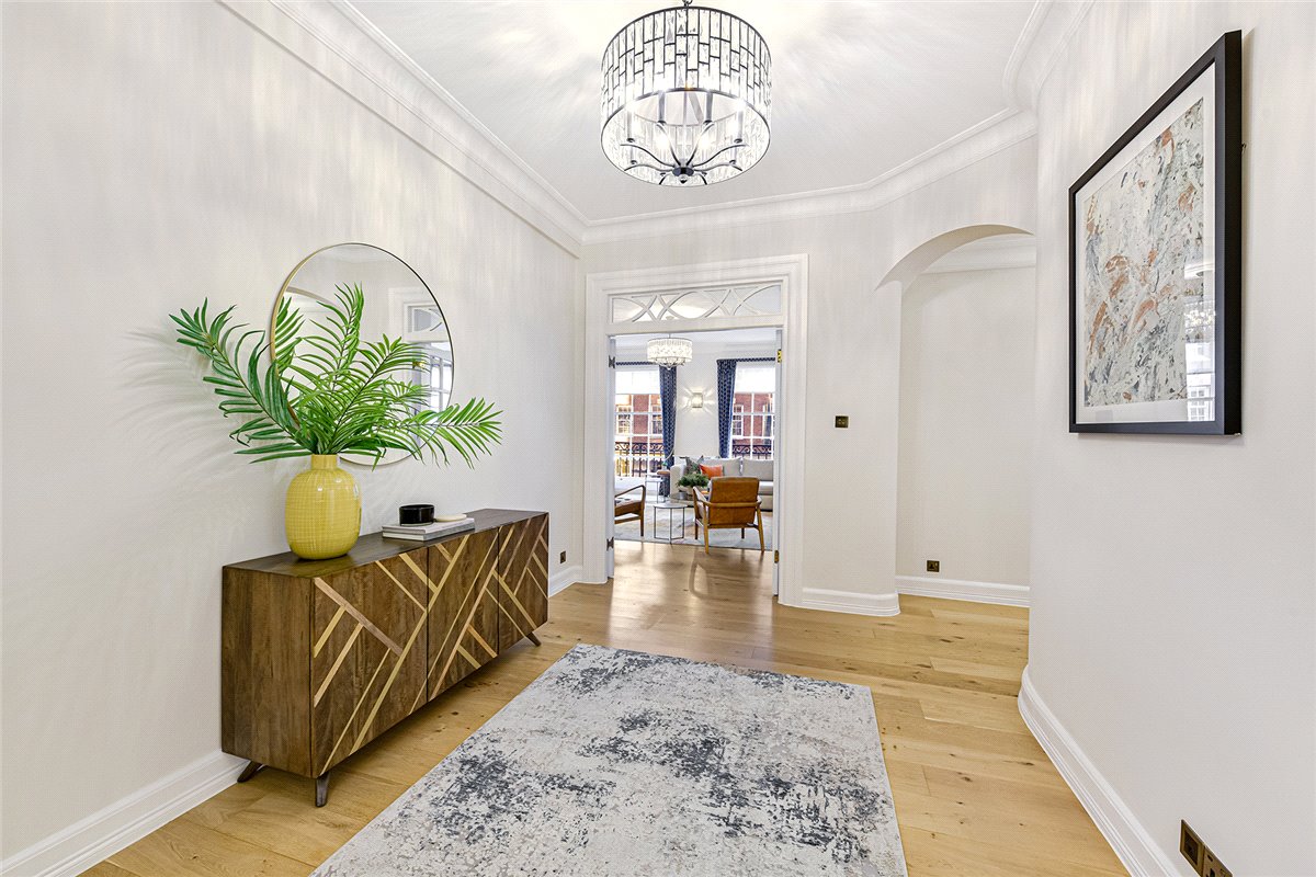 4 bedroom Flat, Grosvenor Square, Mayfair, W1K - Available, Image 2
