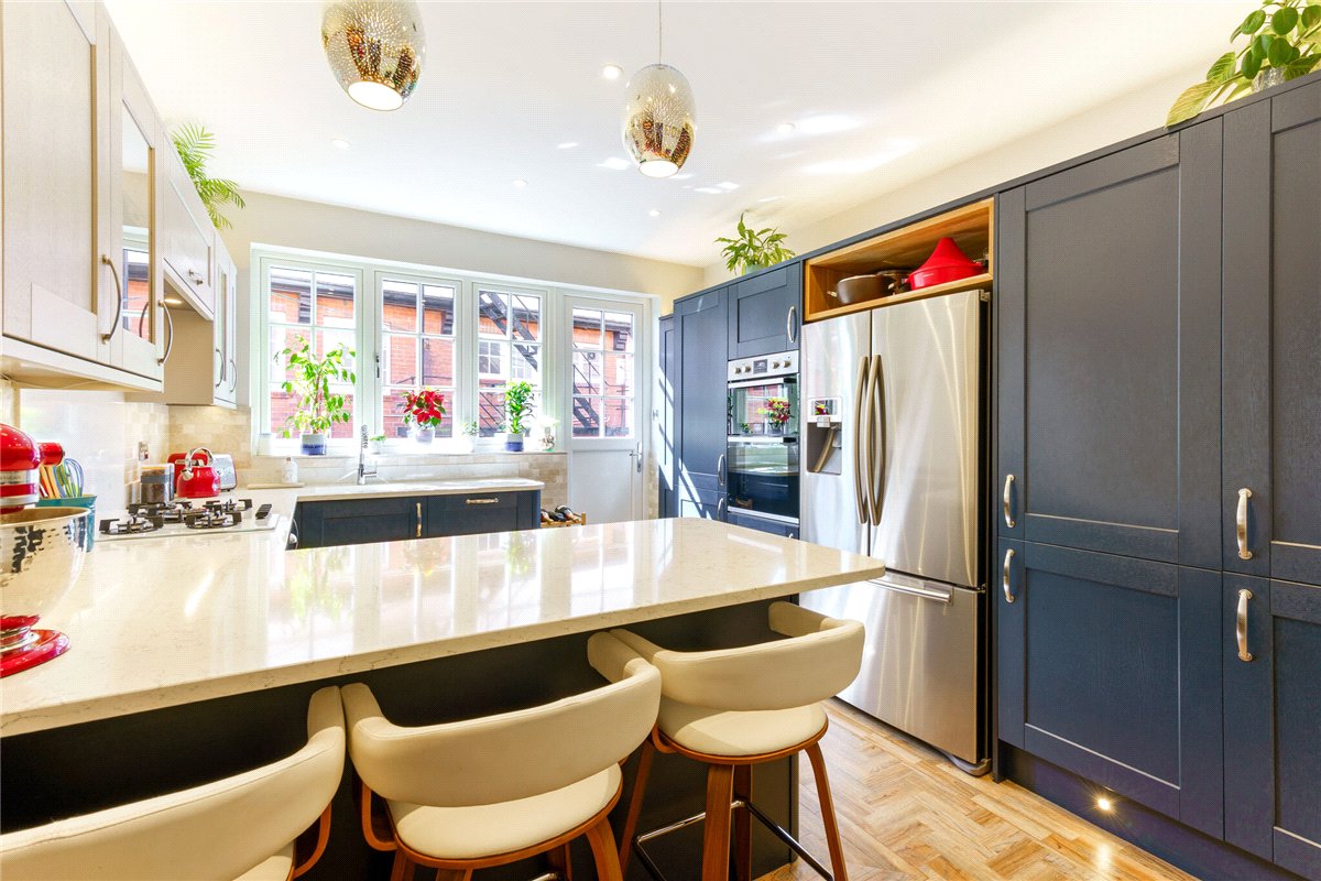 2 bedroom Flat, Holbeck Hill, Scarborough, YO11 - Available, Image 1