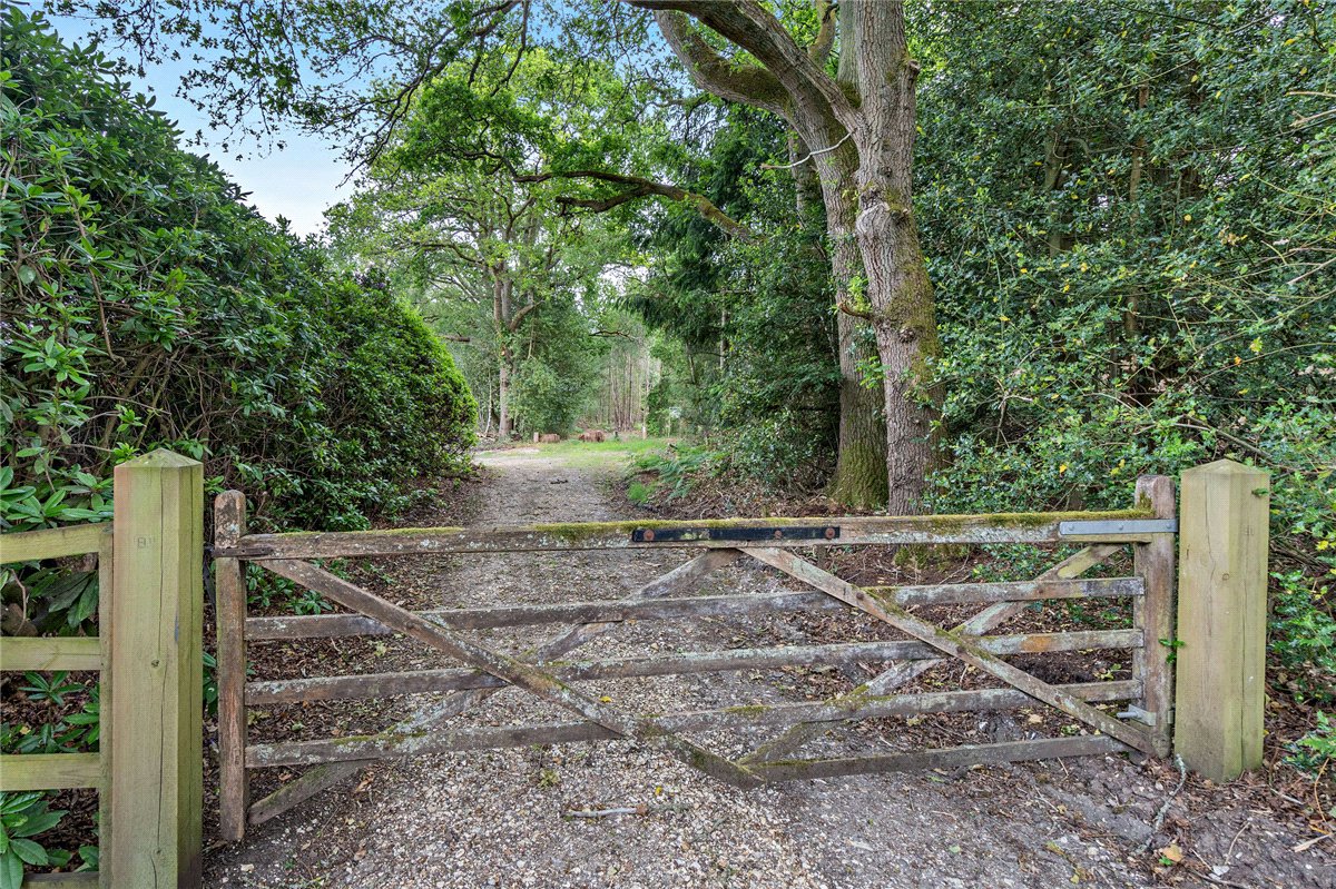 3 bedroom House, Soke Road, Silchester, RG7 - Available, Image 15