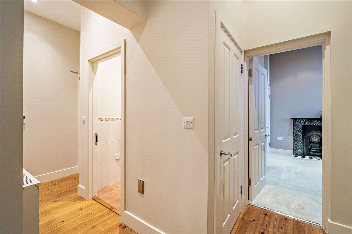 2 bedroom Flat, Craven Road, Newbury, RG14 - Available, Image 2