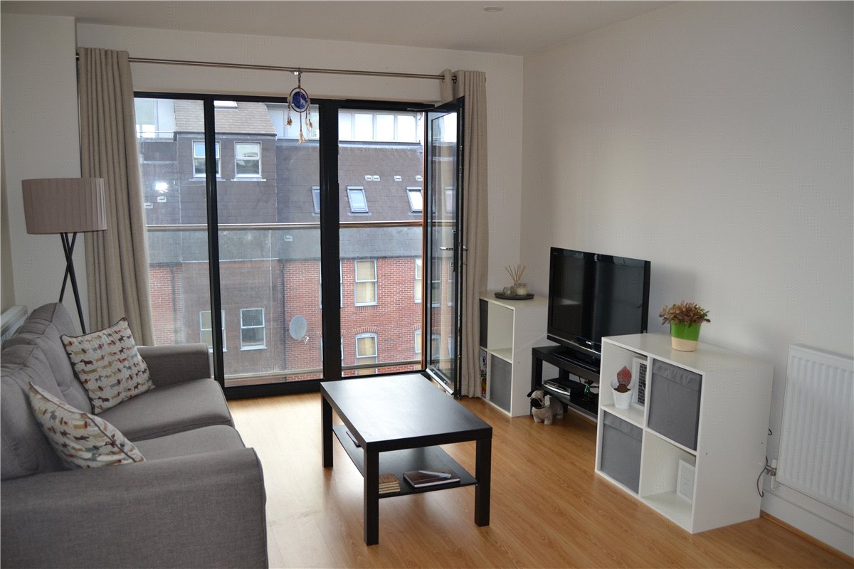 2 bedroom Flat, West Street, Newbury, RG14 - Let Agreed, Image 2