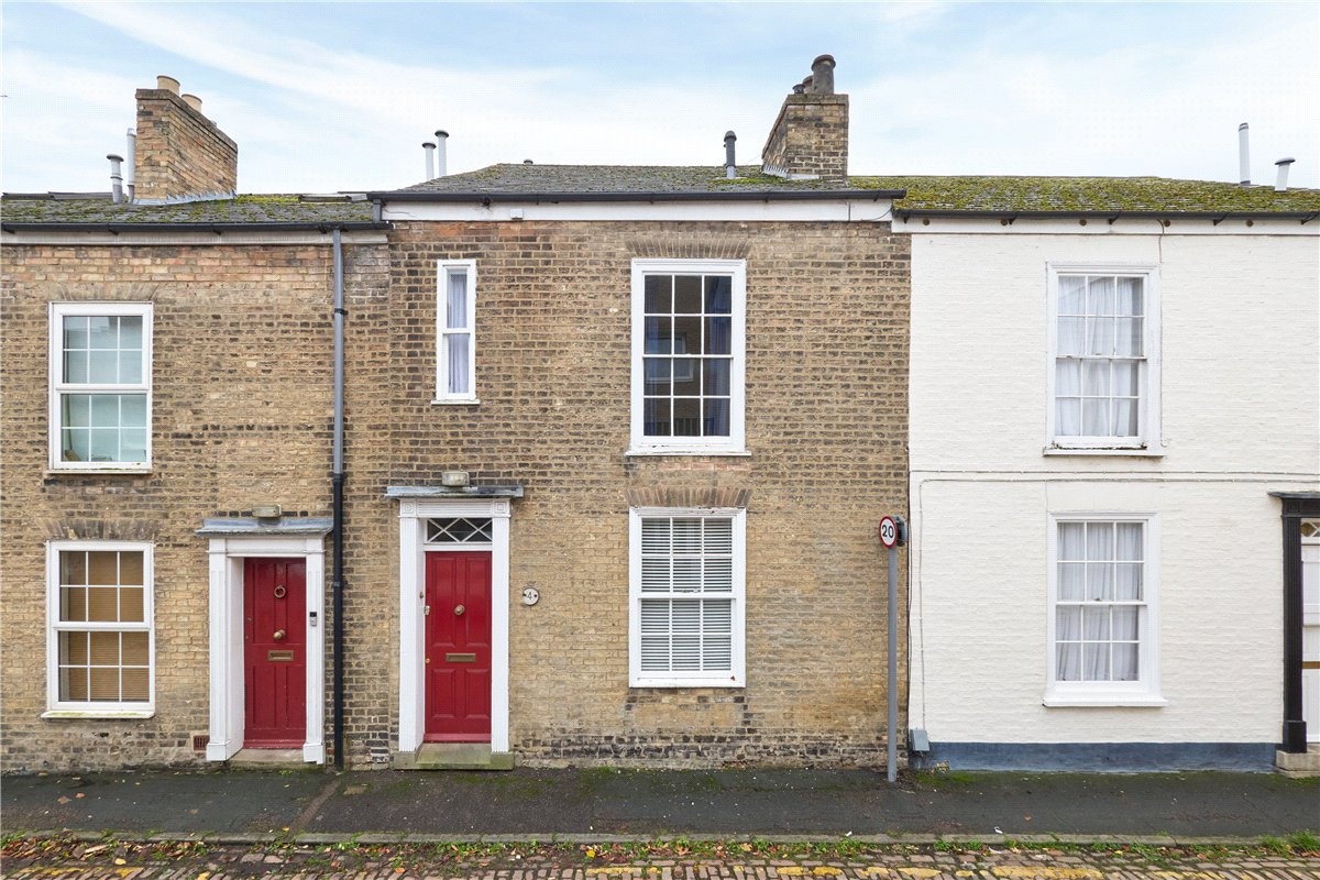 3 bedroom House, Saxon Street, Cambridge, CB2 - Available