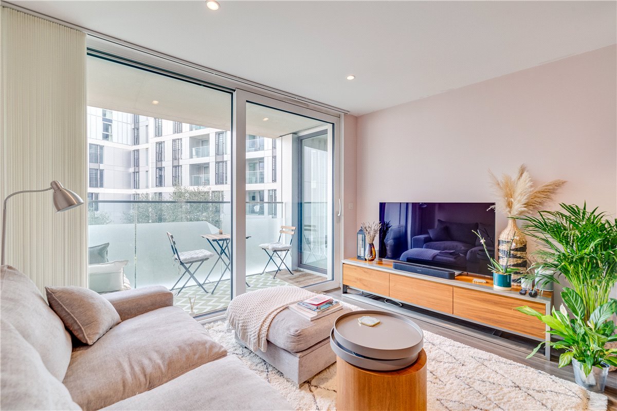 1 bedroom Flat, Buckhold Road, London, SW18 - Sold
