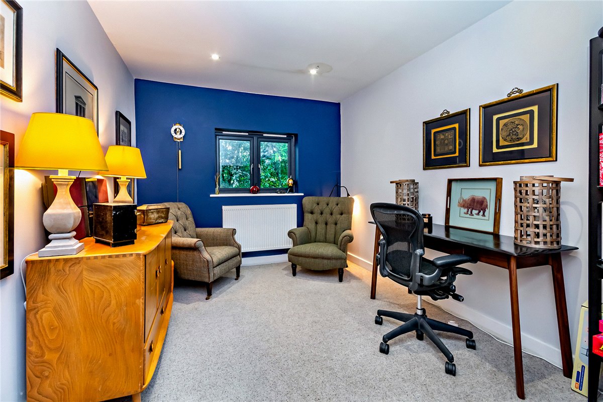 4 bedroom House, Oxford Road, Donnington, RG14 - Available, Image 8