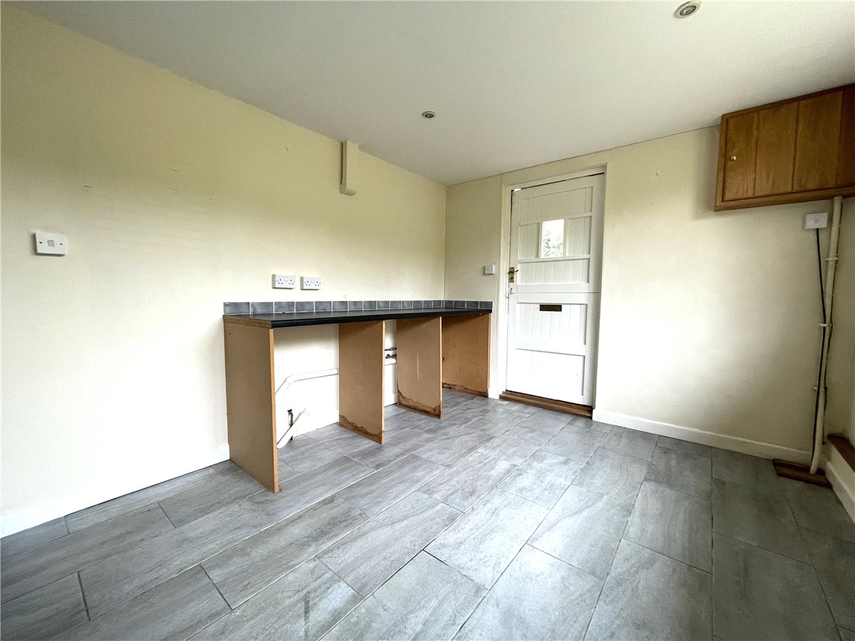 3 bedroom Cottage, Mildenhall, Marlborough, SN8 - Available, Image 10