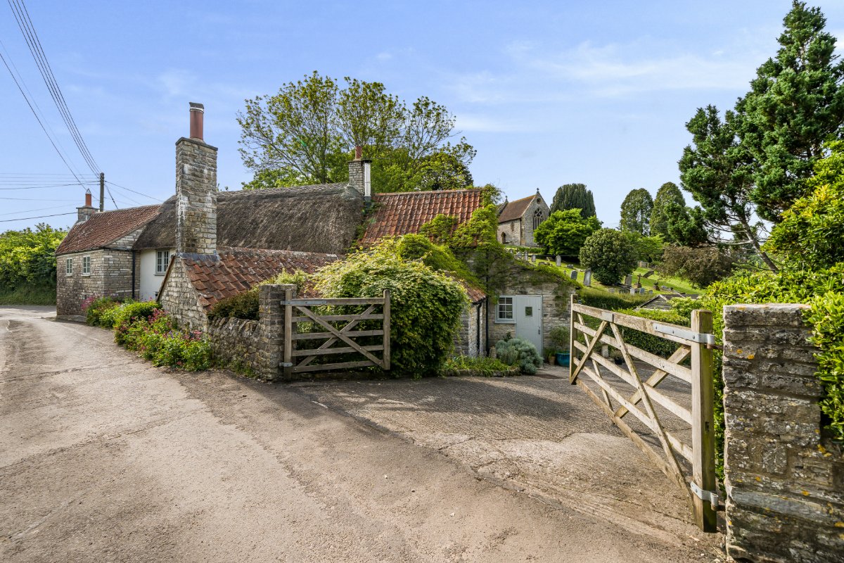 7 bedroom House, School Lane, Compton Dundon, TA11 - Available, Image 2