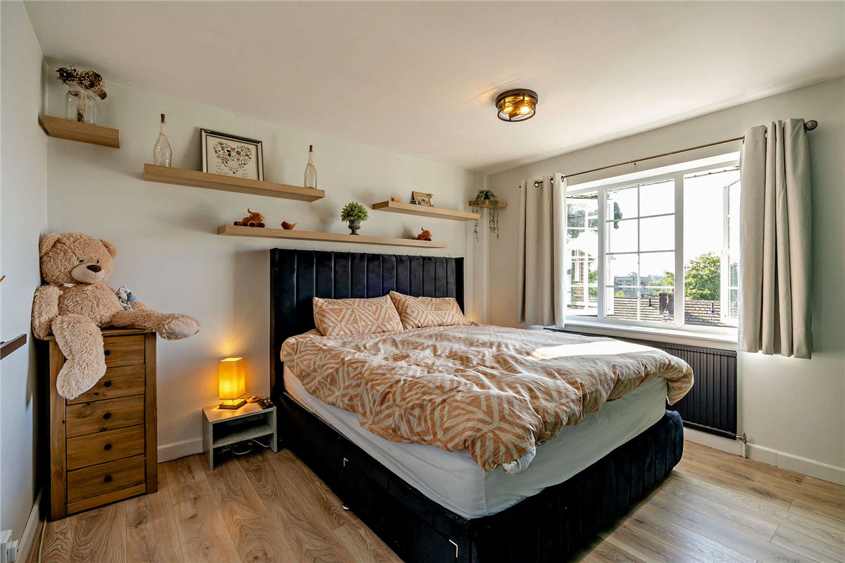 3 bedroom House, Anchor Road, Kingsclere, RG20 - Available, Image 14