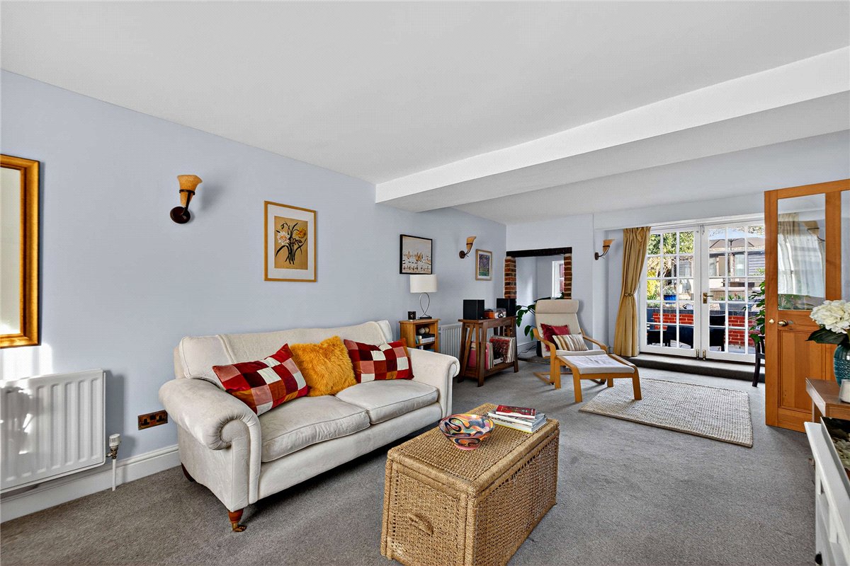 4 bedroom House, George Street, Kingsclere, RG20 - Available, Image 2