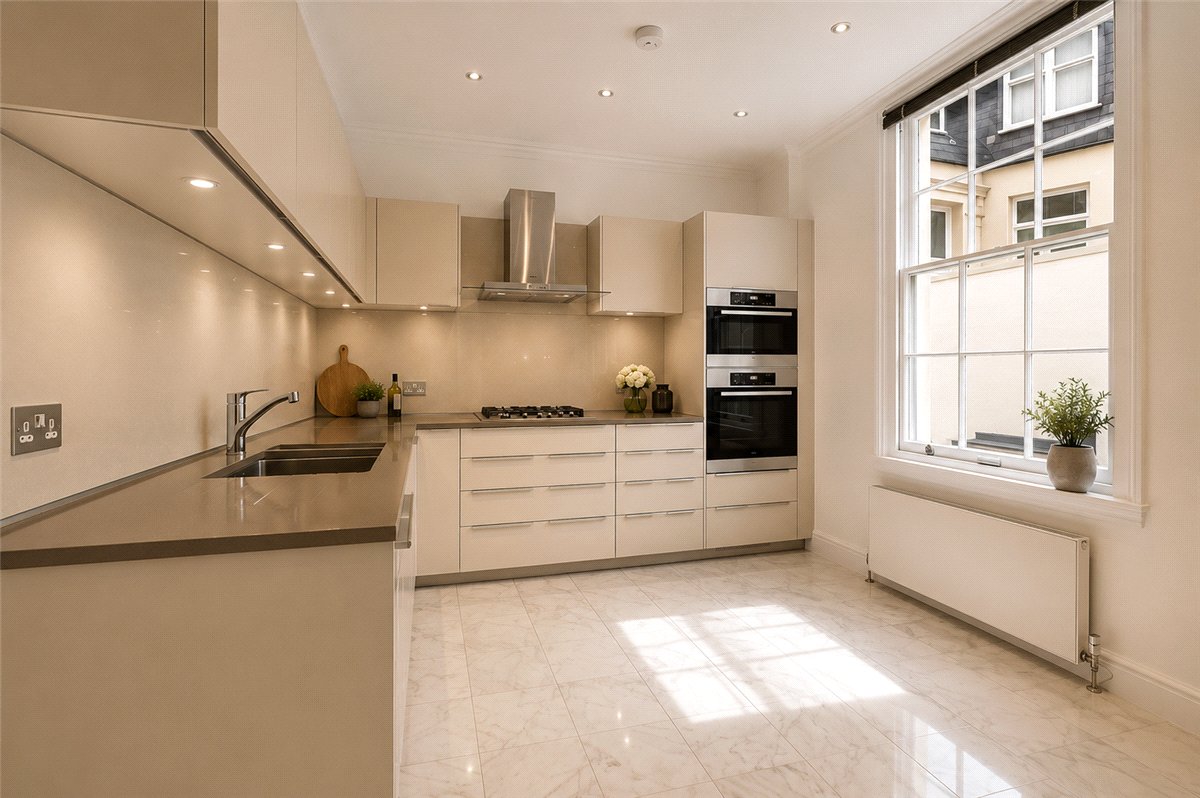 3 bedroom Maisonette, Eaton Place, London, SW1X - Available, Image 3