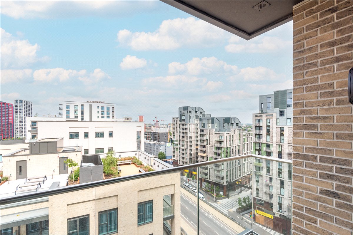 3 bedroom Flat, Heartwell Avenue, London, E16 - Let Agreed, Image 8
