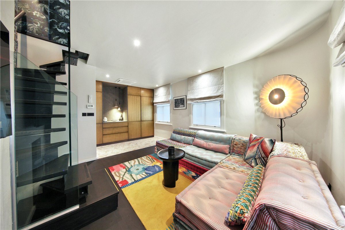1 bedroom Flat, Shepherd Market, Mayfair, W1J - Available