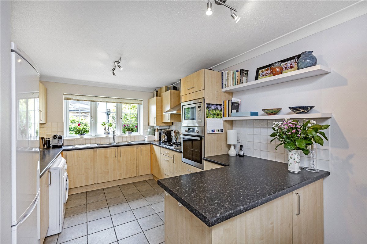 3 bedroom House, Swan Place, Barnes High Street, SW13 - 