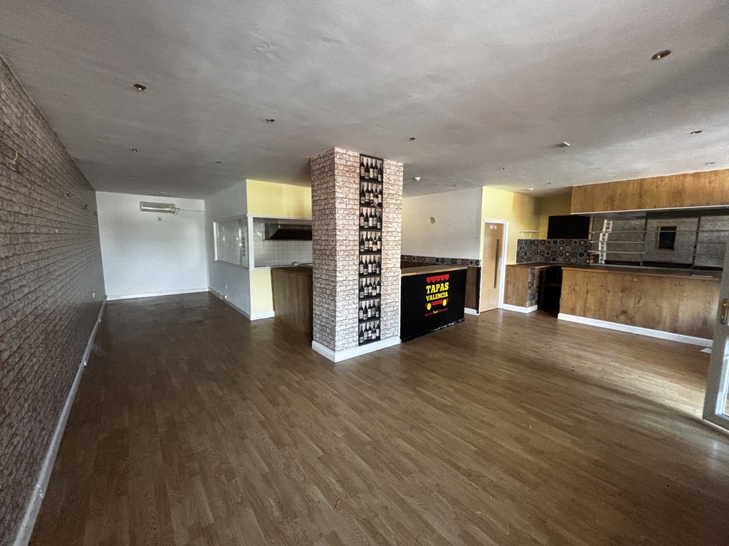 914 Sq Ft, 4 Meadow Court, Trowbridge, BA14 - Available, Image 3
