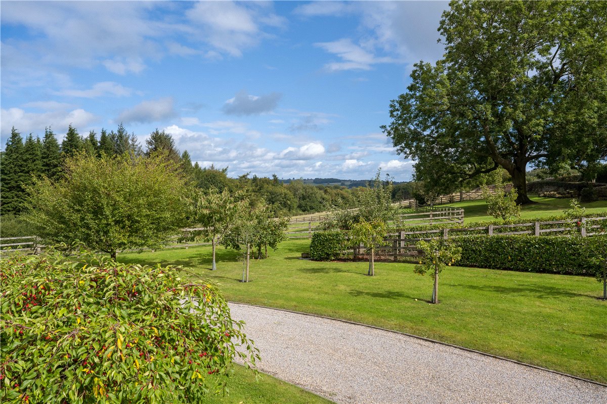 10 bedroom House, Felliscliffe, Harrogate, HG3 - Available, Image 2