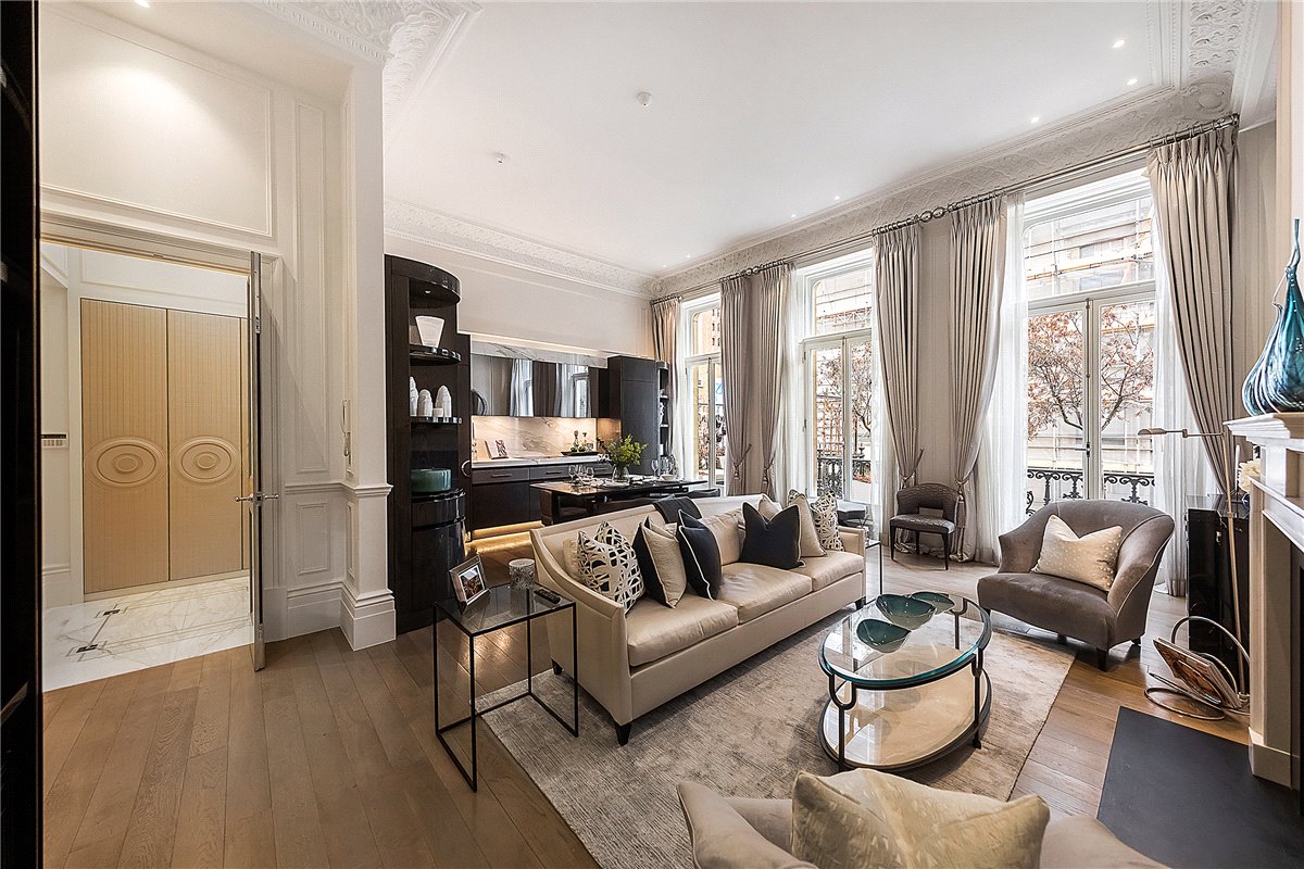 2 bedroom Flat, Ennismore Gardens, Knightsbridge, SW7 - Available