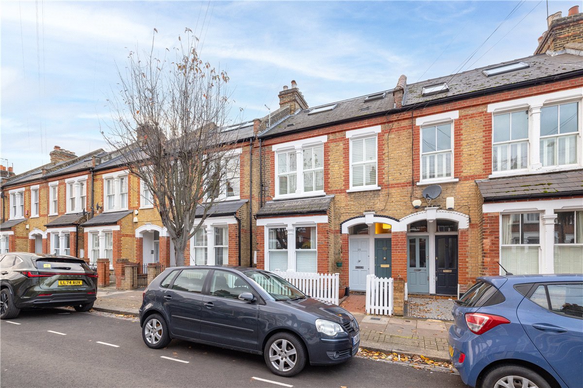 3 bedroom Flat, Balvernie Grove, London, SW18 - Sold