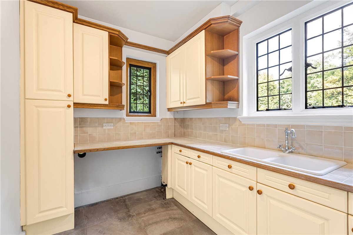 10 bedroom House, Frith Hill, South Heath, HP16 - Available, Image 22