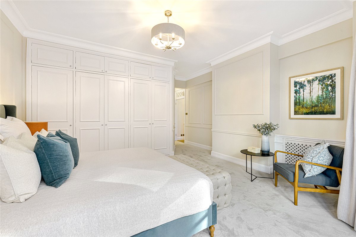 4 bedroom Flat, Grosvenor Square, Mayfair, W1K - Available, Image 10
