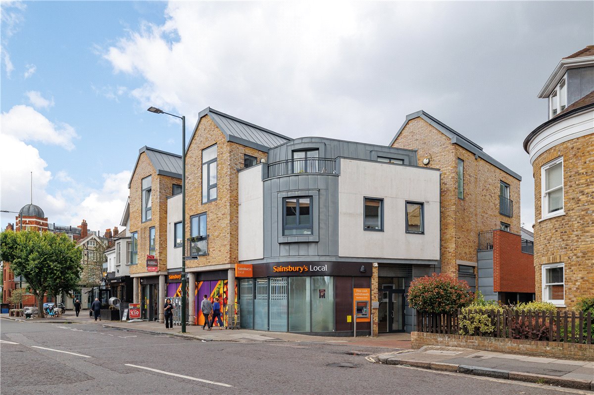 2 bedroom Flat, White Hart Lane, London, SW13 - Available