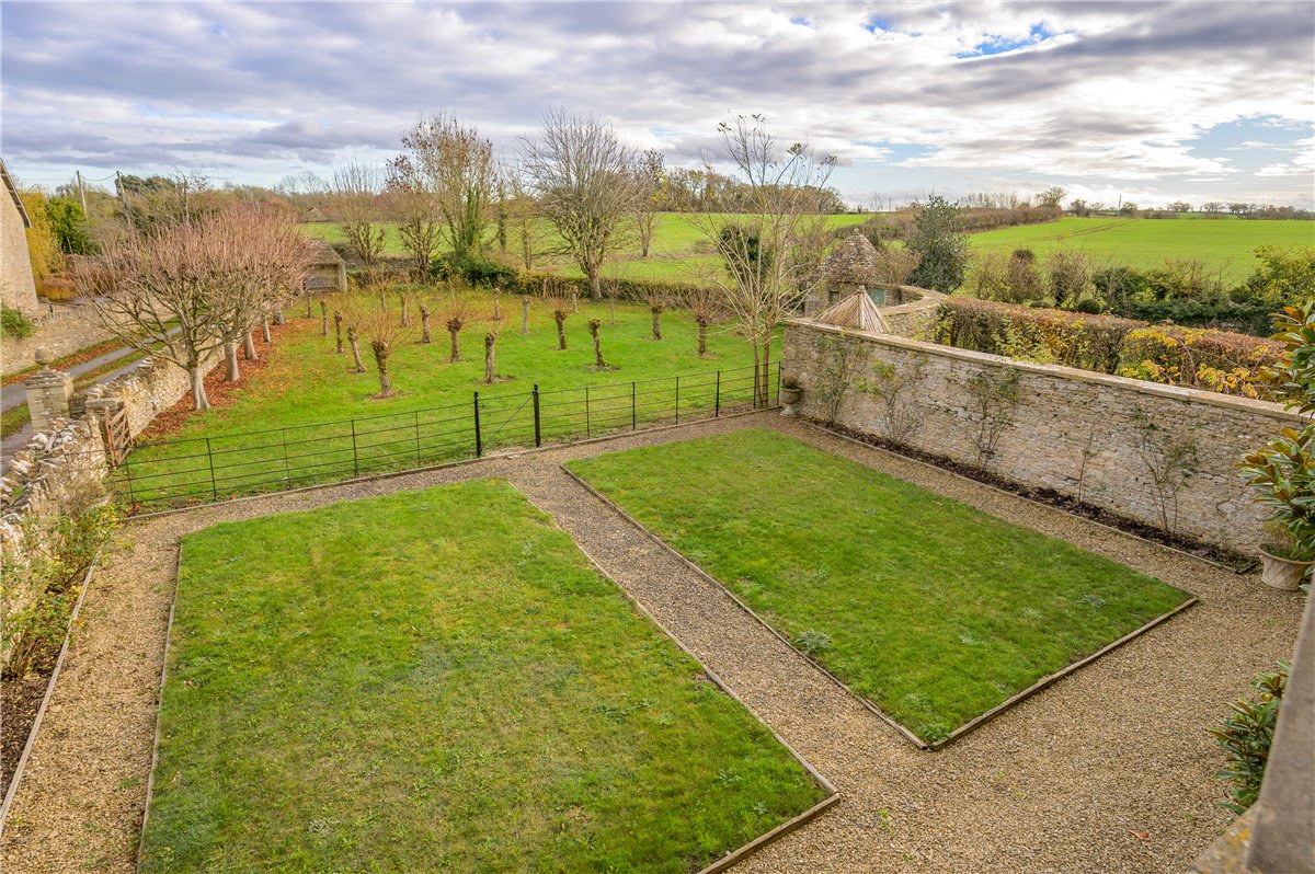 5 bedroom House, West Yatton, Yatton Keynell, SN14 - Available, Image 9