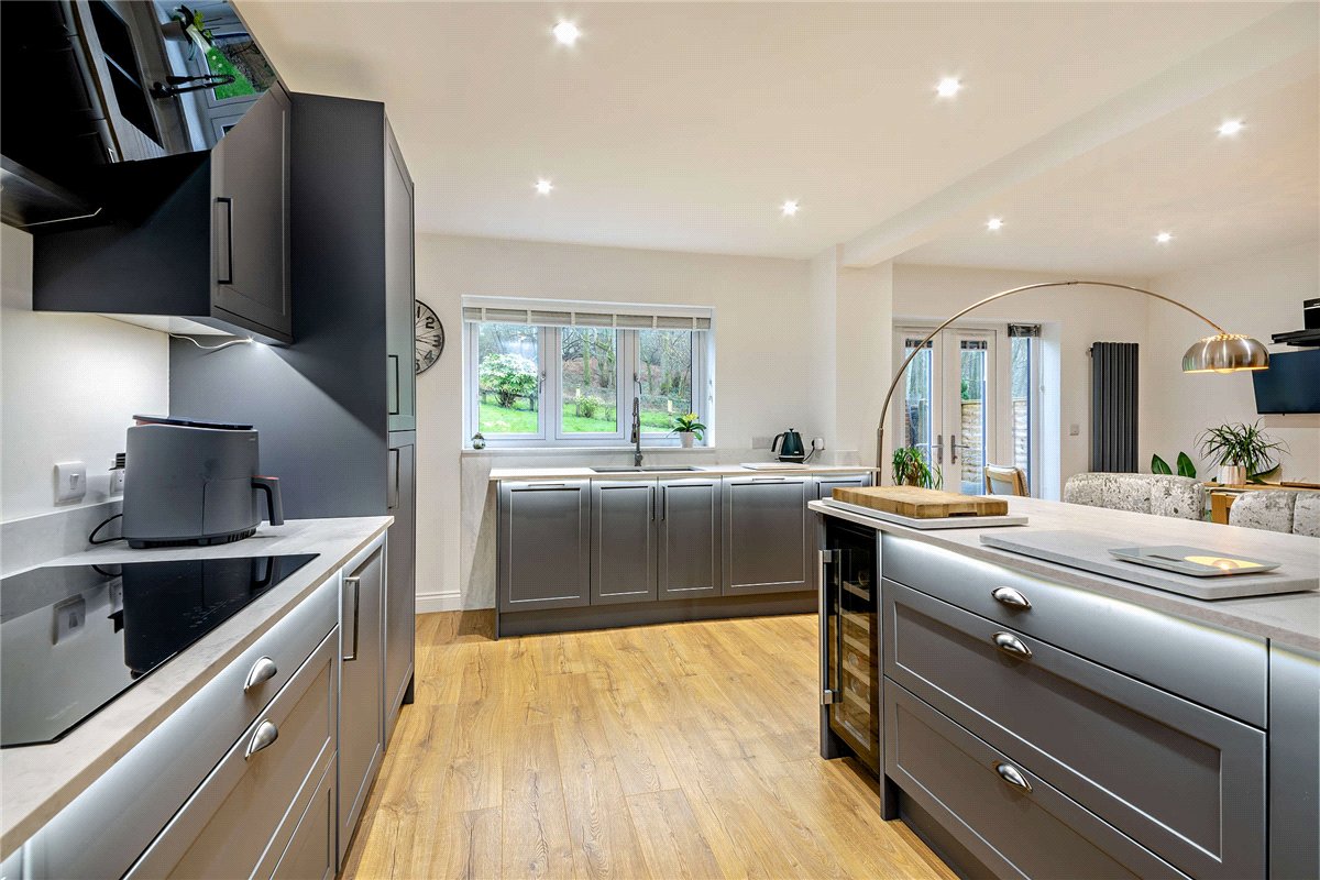 4 bedroom House, Crookham Hill, Crookham Common, RG19 - Available, Image 3
