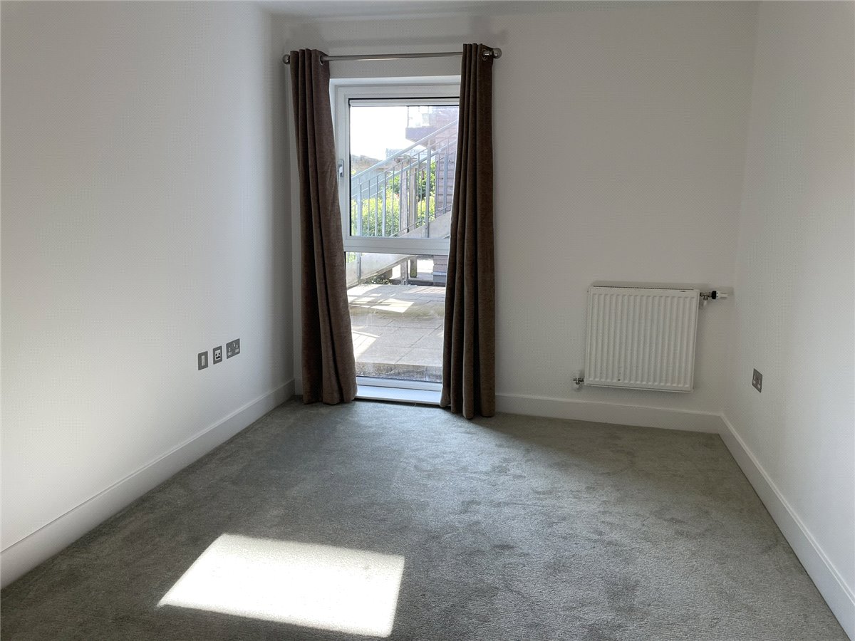 2 bedroom Flat, Park Way, Newbury, RG14 - Let Agreed, Image 6