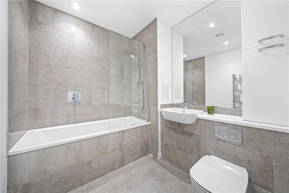 3 bedroom Flat, Heartwell Avenue, London, E16 - Let Agreed, Image 4
