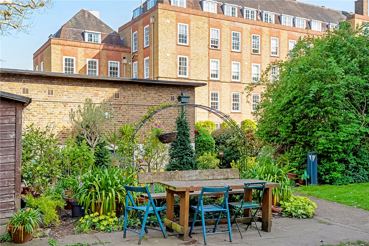 1 bedroom Flat, Vicarage Crescent, London, SW11 - Sold STC