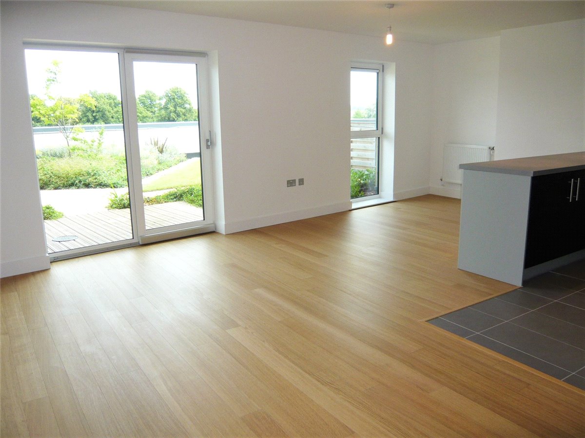 2 bedroom Flat, Park Way, Newbury, RG14 - Let Agreed, Image 1