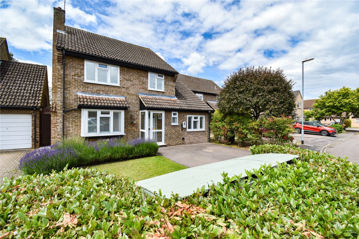 4 bedroom House, Dwyer Joyce Close, Histon, CB24 - Sold