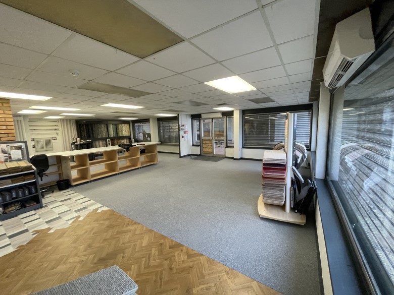 1530 Sq Ft, 10 Clevedon Walk, Bristol, BS48 - Under Offer, Image 1