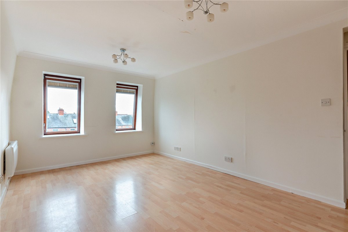 2 bedroom Flat, Victoria Gardens, Newbury, RG14 - Sold STC, Image 6