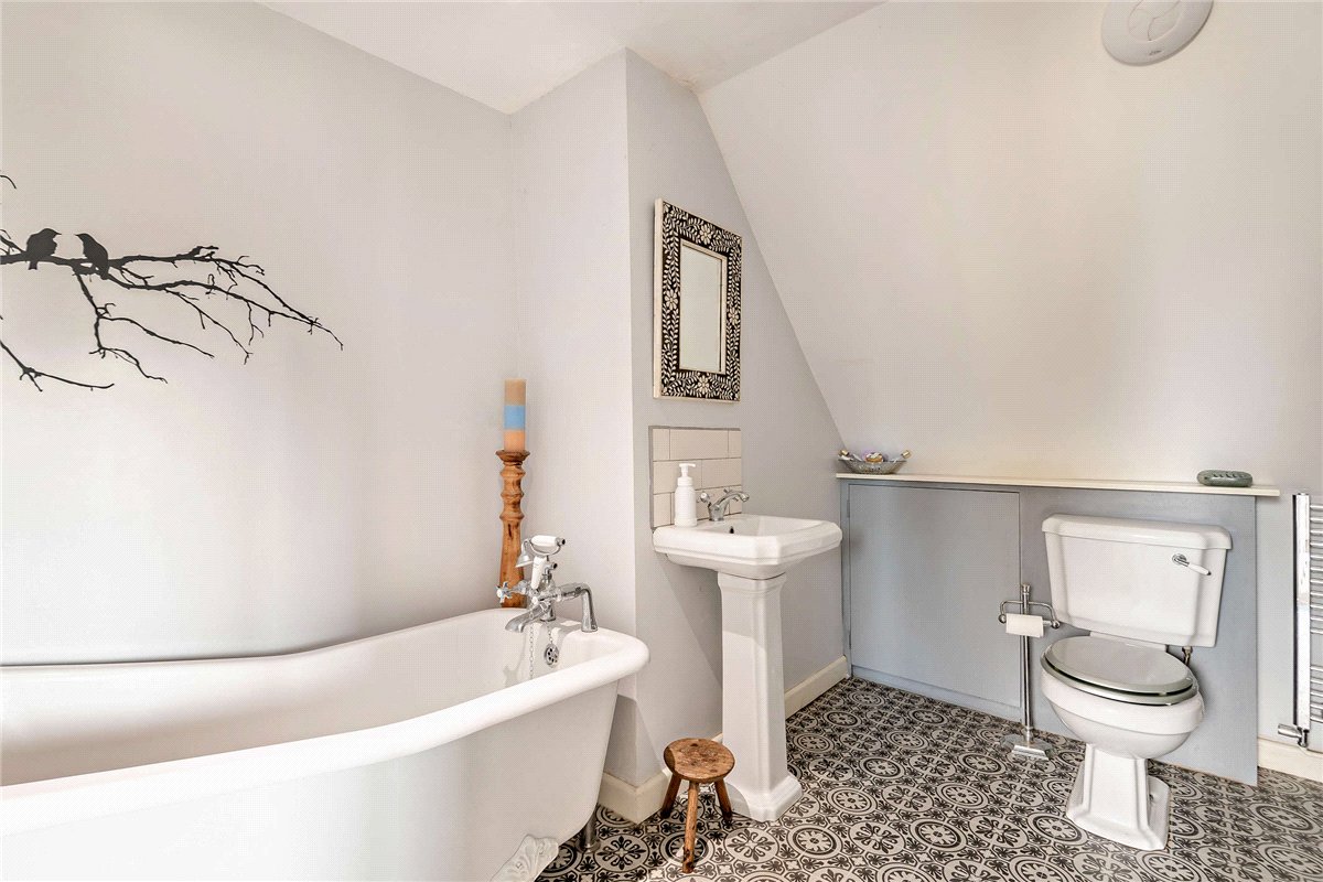 4 bedroom House, Broadlayings, Woolton Hill, RG20 - Sold, Image 6
