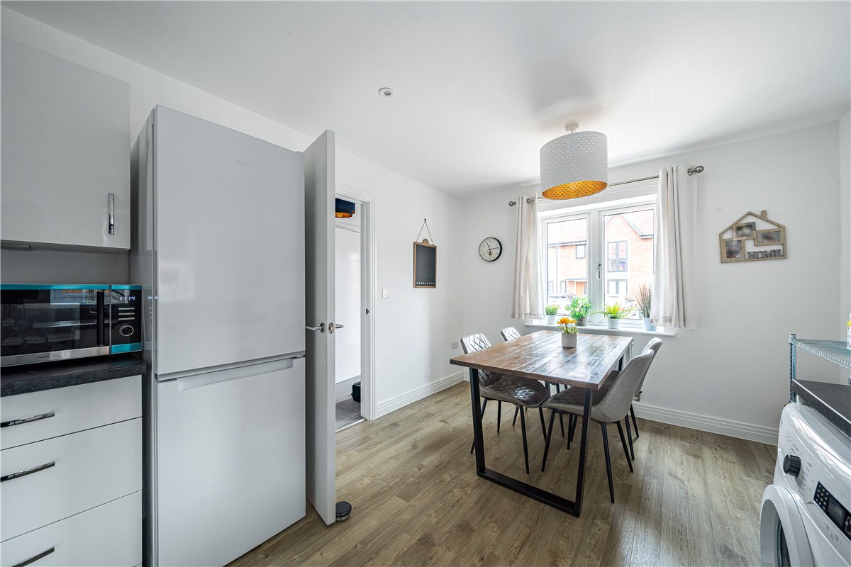 3 bedroom House, Fearnley Close, Glebe Farm, MK17 - , Image 6