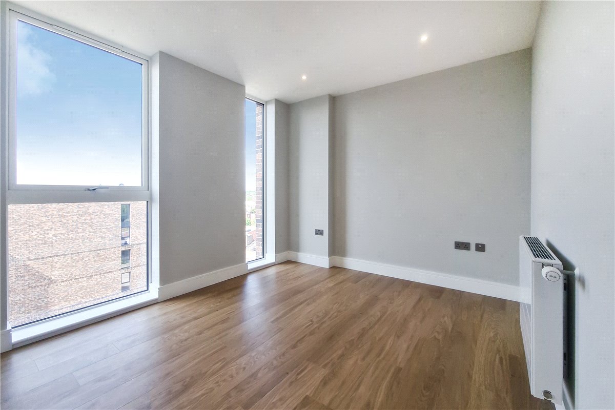 3 bedroom Flat, Greyhound Parade, Wimbledon Grounds, London, SW17 - , Image 9