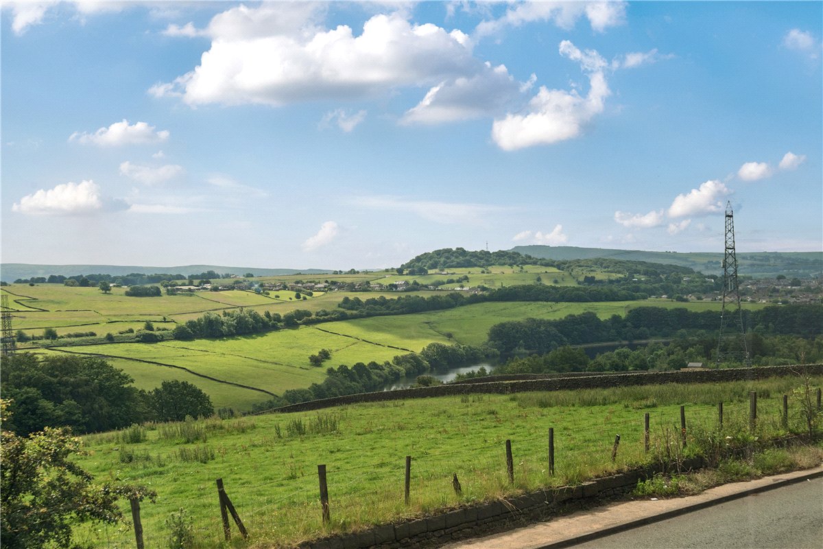 4 bedroom House, Woodhead Road, Tintwistle, SK13 - Available, Image 2