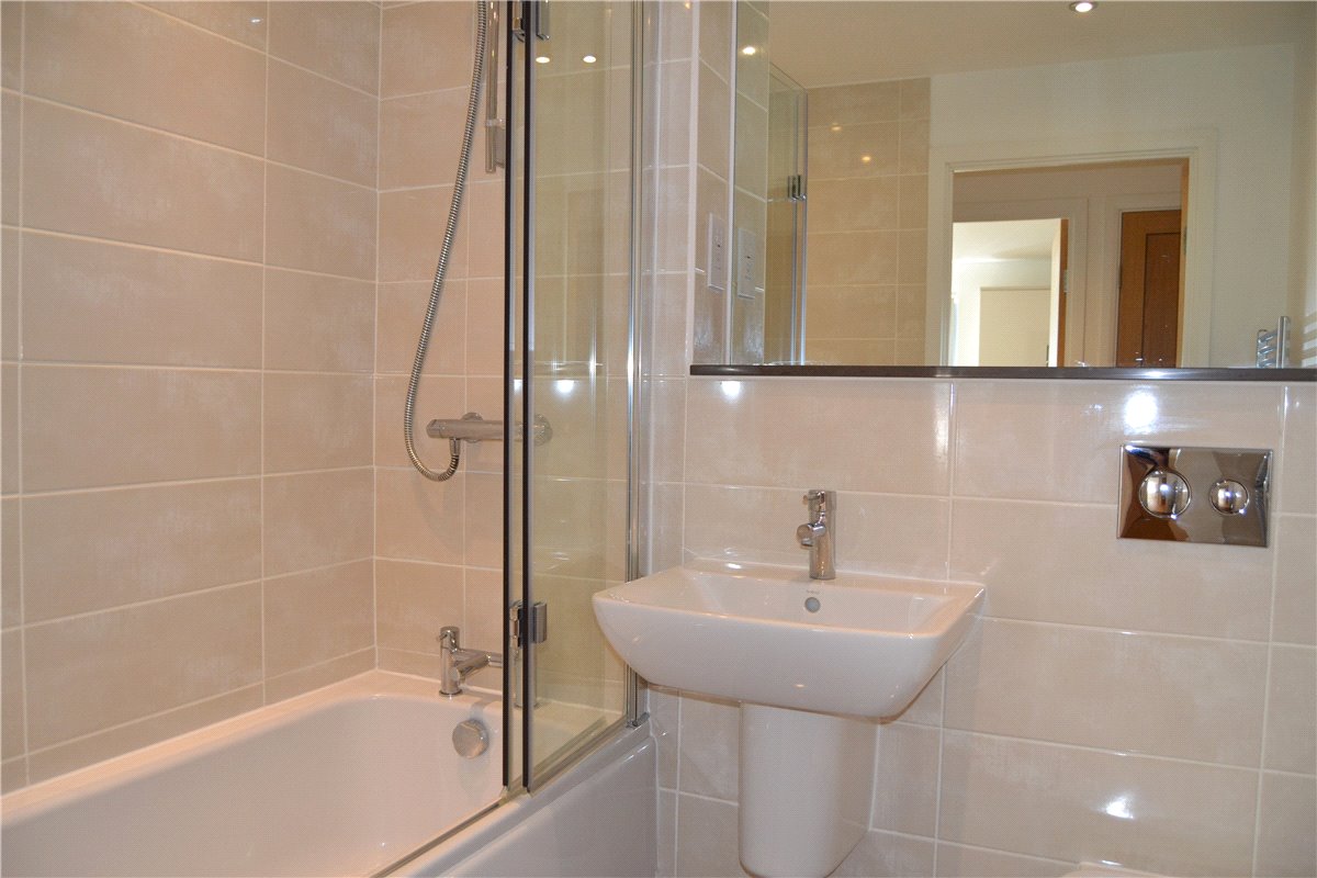 2 bedroom Flat, Racecourse Road, Newbury, RG14 - , Image 4
