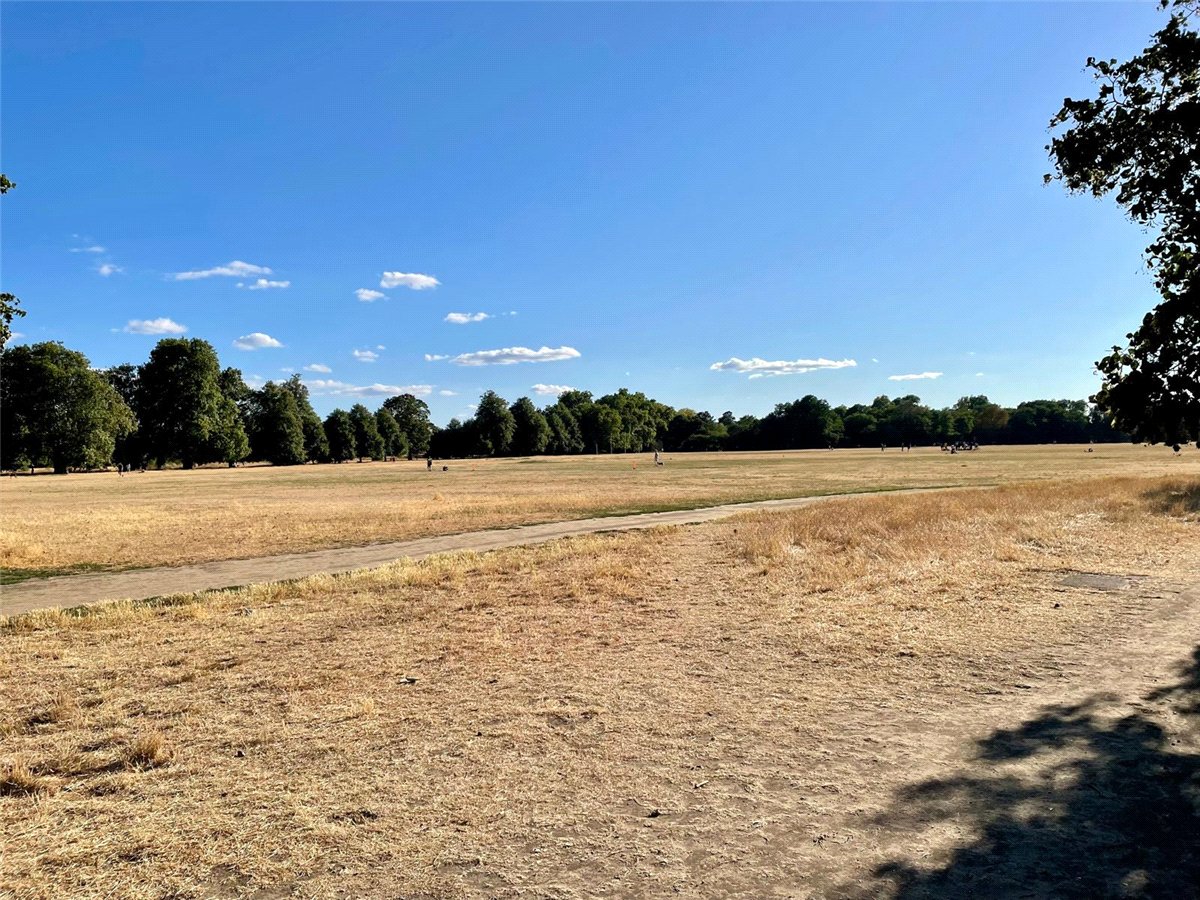 2 bedroom Flat, Clapham Common North Side, London, SW4 - Available, Image 2
