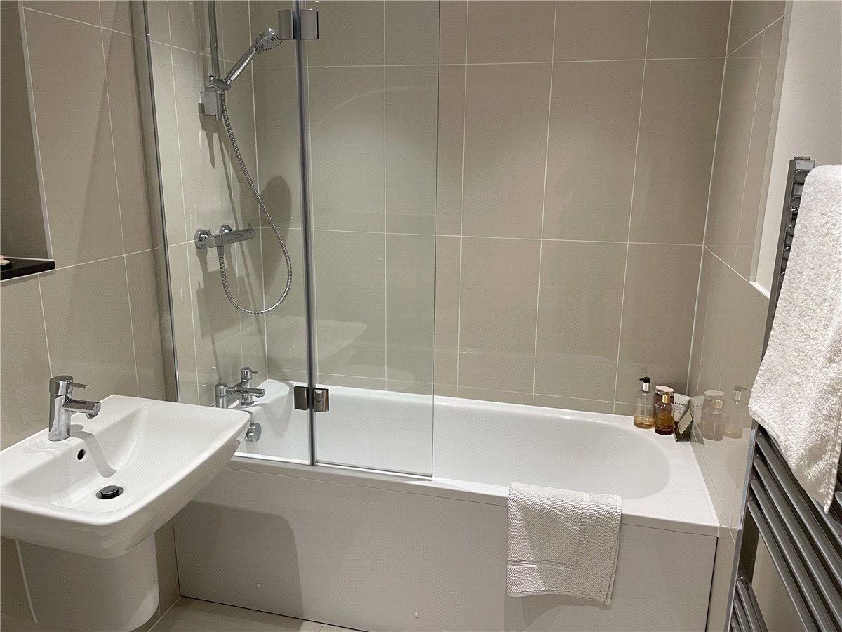 2 bedroom Flat, Kingman Way, Newbury, RG14 - Let Agreed, Image 4