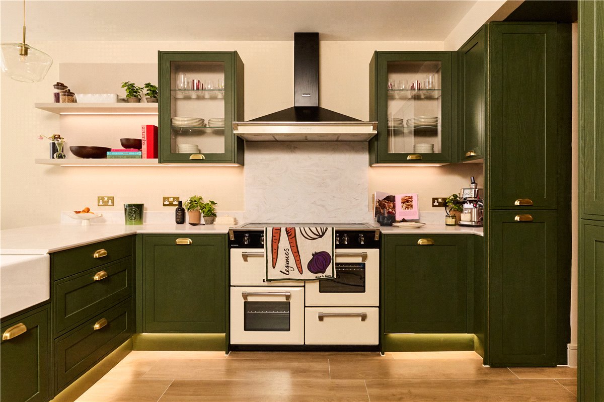 4 bedroom House, London Square Wandsworth Common, Springfield Drive, SW17 - Available, Image 11