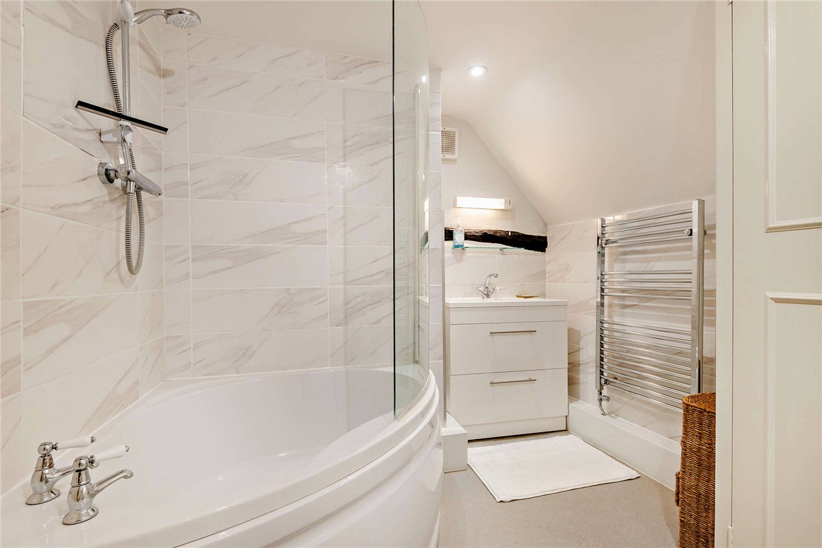 5 bedroom House, Crookham Common, Thatcham, RG19 - Available, Image 16
