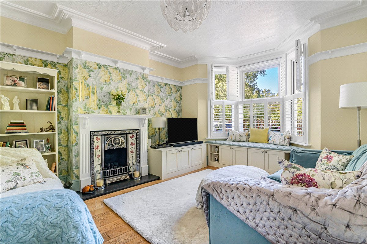 3 bedroom House, Quarry Road, Swindon, SN1 - Available, Image 2