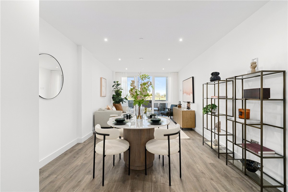 2 bedroom Flat, Eddington Avenue, Cambridge, CB3 - Available, Image 2