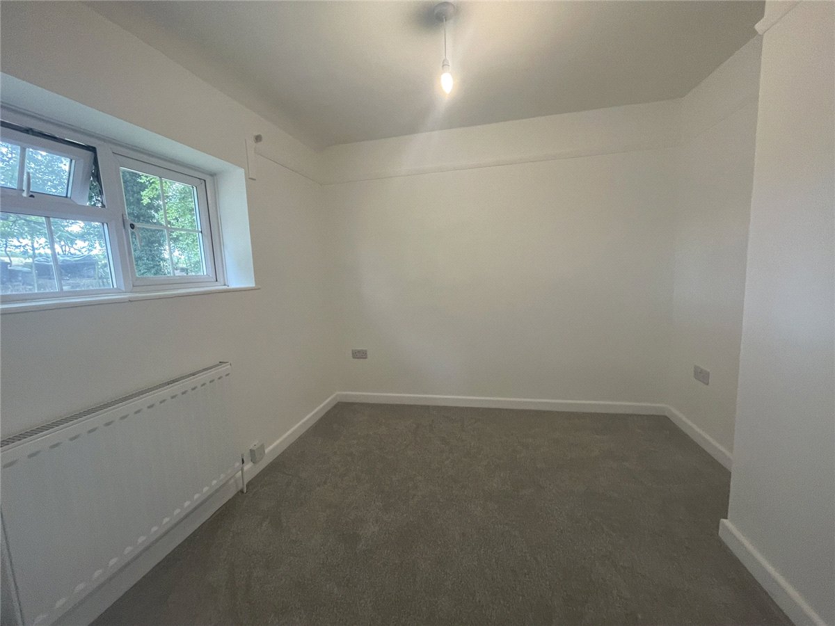 3 bedroom House, Overton, Basingstoke, RG25 - Available, Image 7