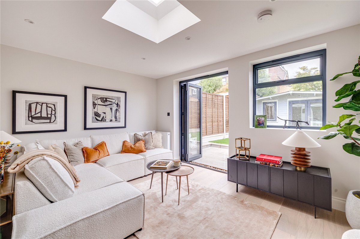2 bedroom Flat, Standen Road, London, SW18 - Sold STC, Image 3