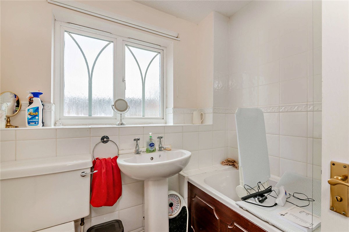 3 bedroom House, Horseshoe End, Newbury, RG14 - Sold STC, Image 11