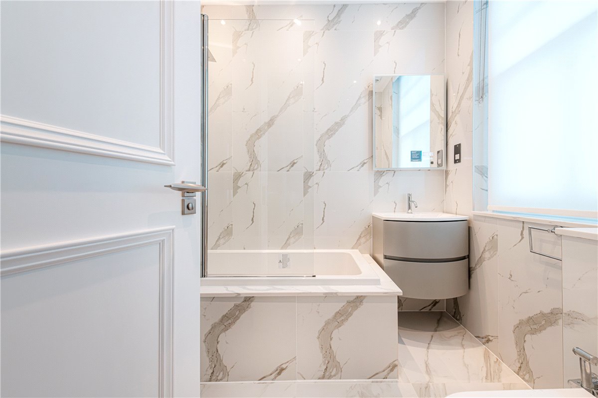 4 bedroom Flat, Duke Street, Mayfair, W1K - Available, Image 3