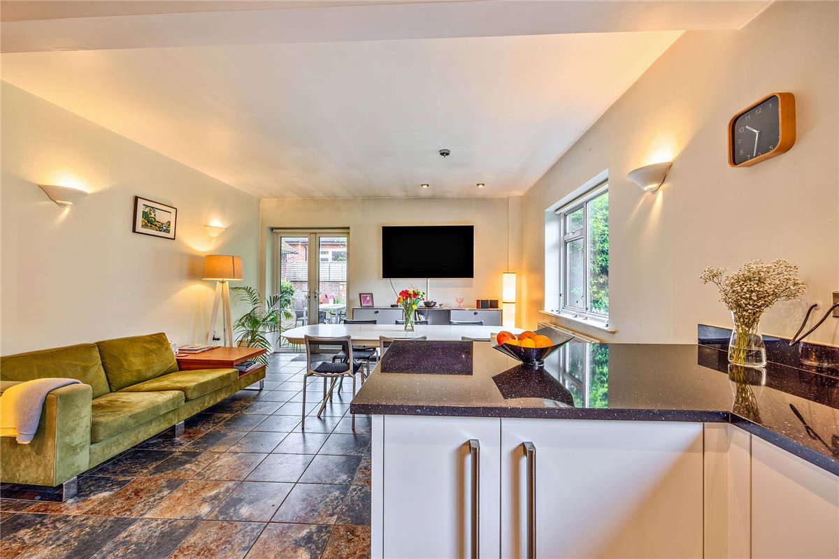 5 bedroom House, Andover Road, Newbury, RG14 - Available, Image 10