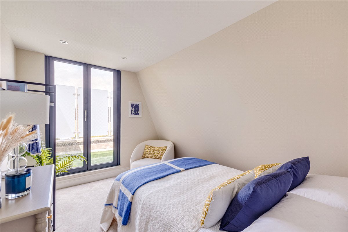 3 bedroom Flat, Standen Road, London, SW18 - Available, Image 2