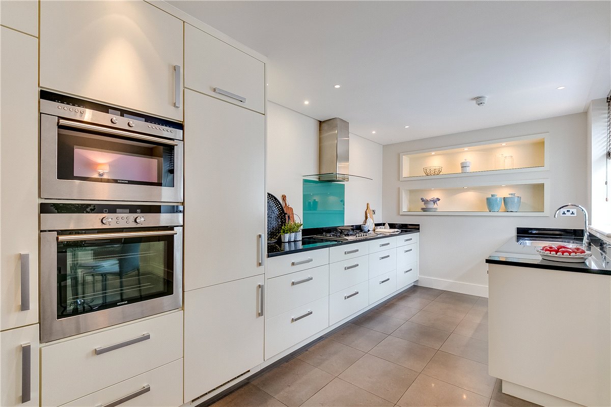 3 bedroom Flat, Park Street, Mayfair, W1K - Available, Image 14